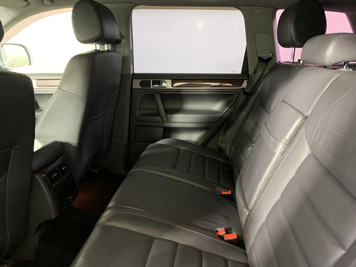 VOLKSWAGEN Touareg 3, 2010 года, Автоматическая, СЕРЫЙ