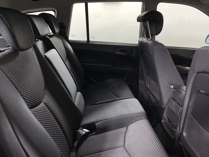 SsangYong Kyron 2, 2013 года, Автоматическая, Серебристый