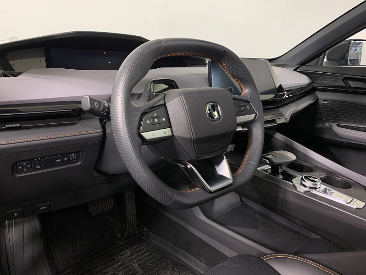 CHANGAN UNI-V 1.5, 2023 года, Робот, ЧЕРНЫЙ