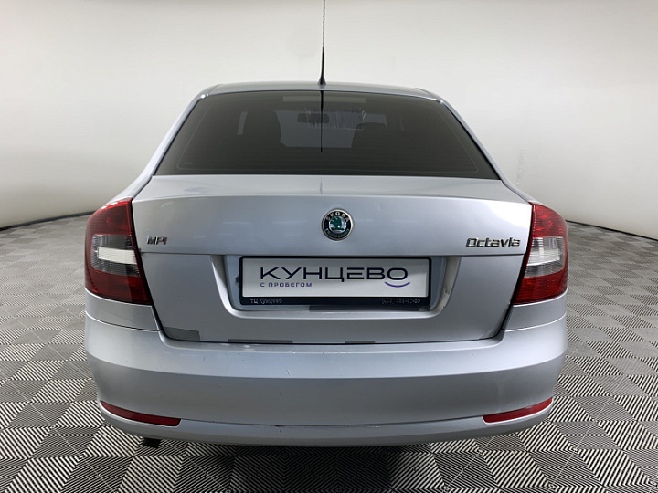 SKODA Octavia 1.6, 2010 года, Механика, Серебристый