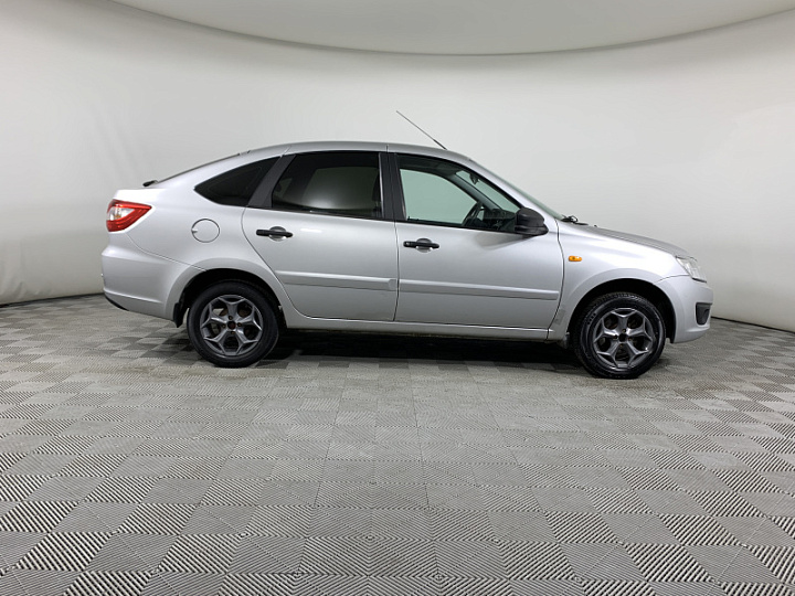 Lada Granta 1.6, 2014 года, Механика, Серебристый