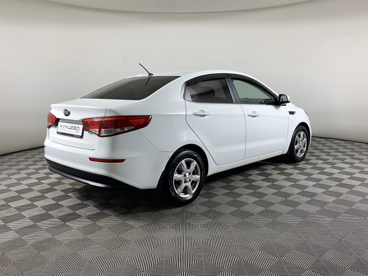 KIA Rio 1.6, 2016 года, Механика, Белый