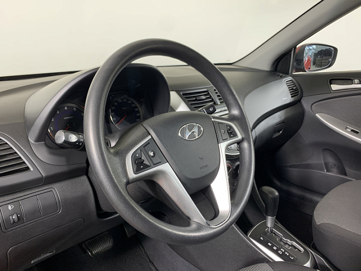 HYUNDAI Solaris 1.4, 2013 года, Автоматическая, Красный гранат
