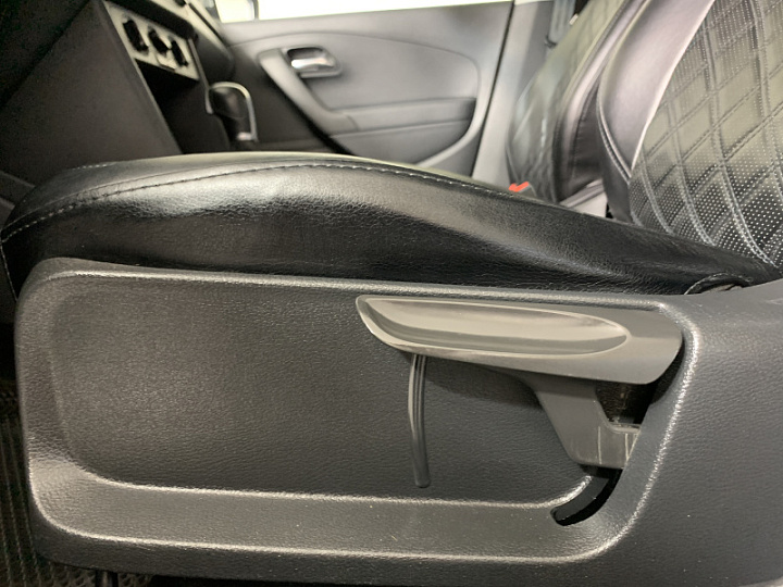 VOLKSWAGEN Polo 1.6, 2016 года, Автоматическая, Серебристый