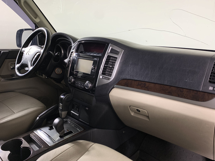 Mitsubishi Pajero 3.8, 2017 года, Автоматическая, Серый
