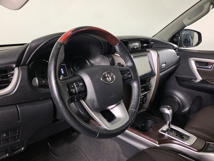 Toyota Fortuner 2.8, 2019 года, Автоматическая, Черный