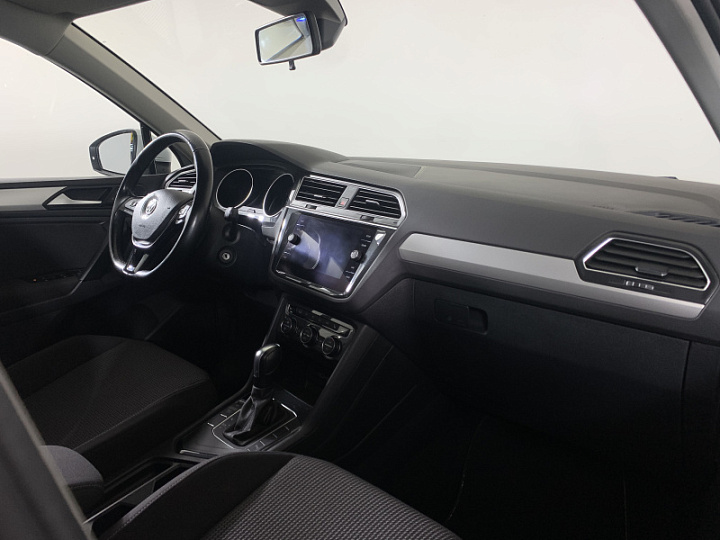 Volkswagen Tiguan 1.4, 2019 года, Робот, Белый