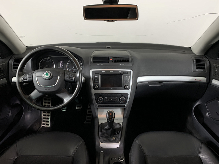 SKODA Octavia 1.8, 2012 года, Механика, БЕЖЕВЫЙ