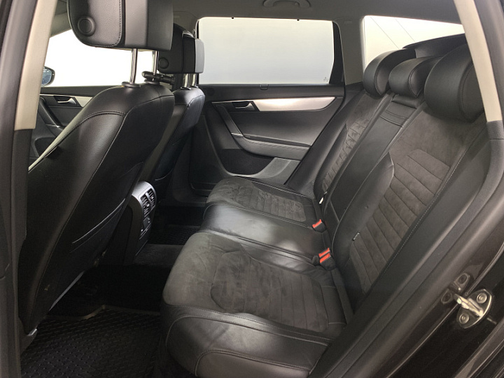 Volkswagen Passat 1.8, 2011 года, Робот, Черный