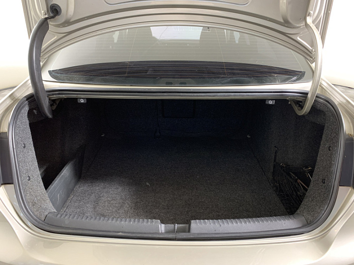 VOLKSWAGEN Jetta 1.6, 2012 года, Механика, Серебристо-желтый