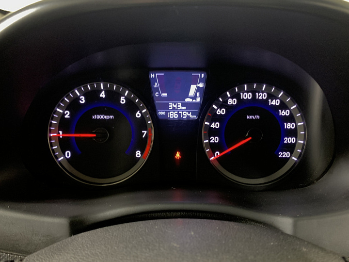 Hyundai Solaris 1.4, 2013 года, Механика, Серый