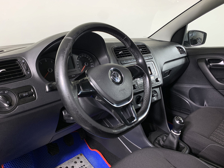 Volkswagen Polo 1.6, 2015 года, Механика, Серебристый