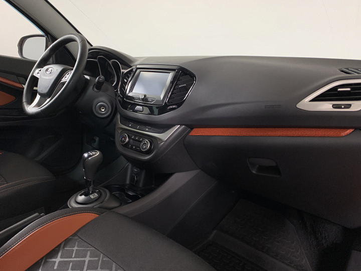 Lada Vesta 1.8, 2018 года, Робот, ОРАНЖЕВЫЙ