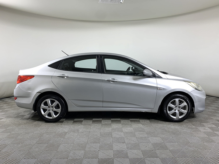 HYUNDAI Solaris 1.4, 2012 года, Механика, Серебристый