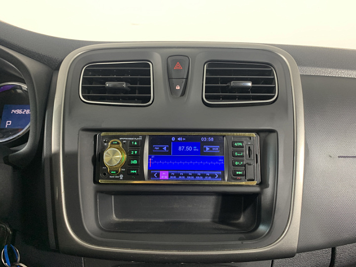 RENAULT Sandero 1.6, 2018 года, Автоматическая, Светло-синий