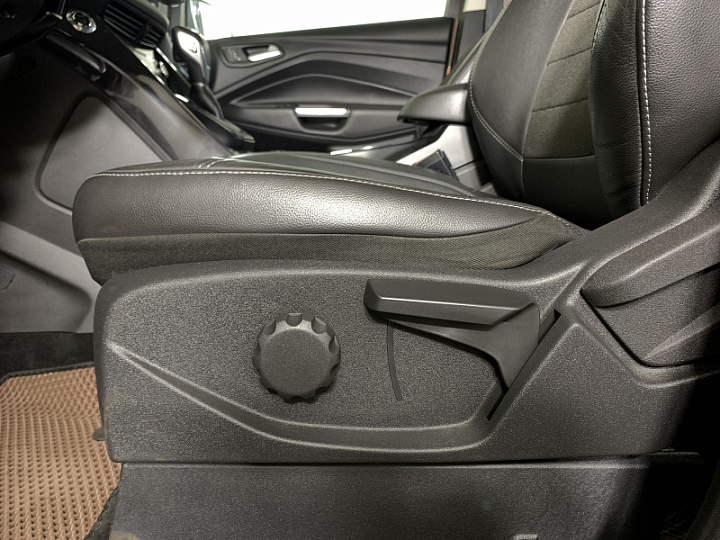 Ford Kuga 1.6, 2015 года, Робот, оранжевый