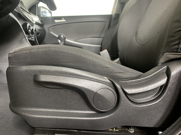 HYUNDAI Solaris 1.6, 2011 года, Механика, Красный гранат