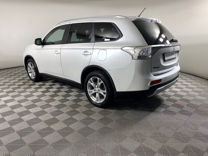 Mitsubishi Outlander 2.4, 2014 года, Вариатор, Белый