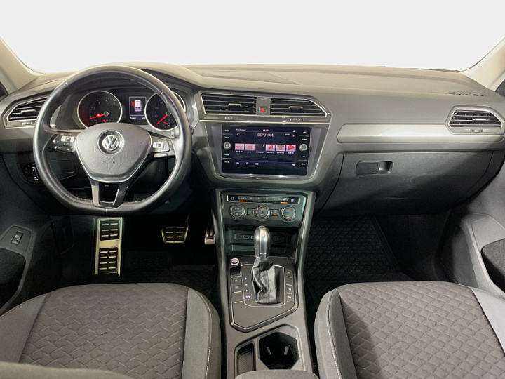 VOLKSWAGEN Tiguan 1.4, 2018 года, Робот, Серебристый