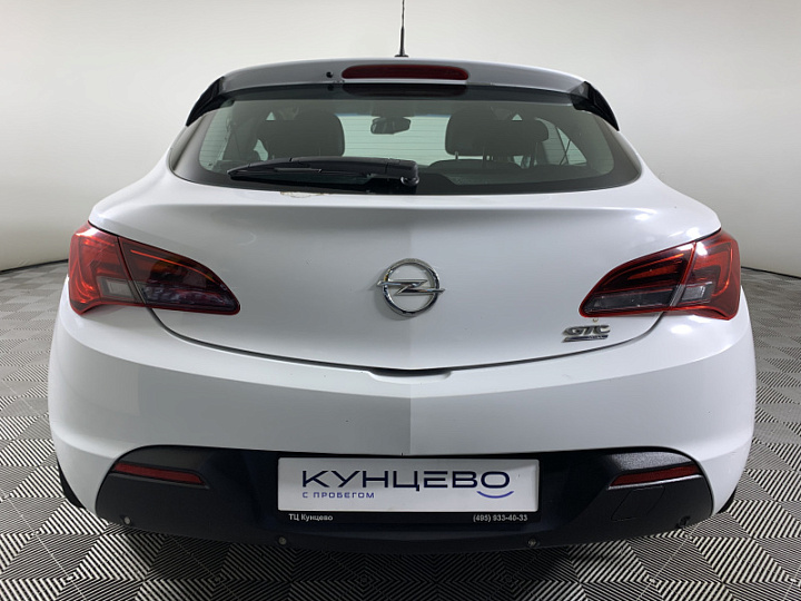 Opel Astra 1.8, 2012 года, Механика, Белый