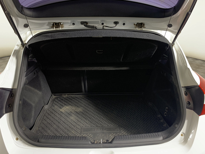 Hyundai i30 1.6, 2015 года, Механика, БЕЛЫЙ