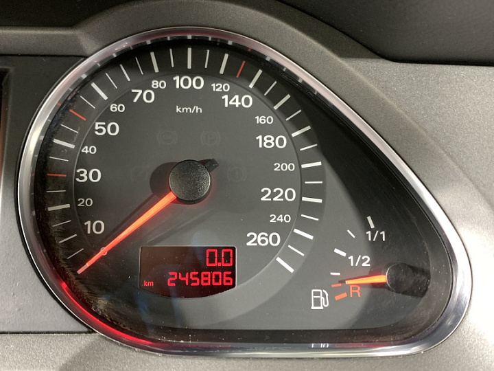 AUDI A6 2.4, 2004 года, Вариатор, ЧЕРНЫЙ