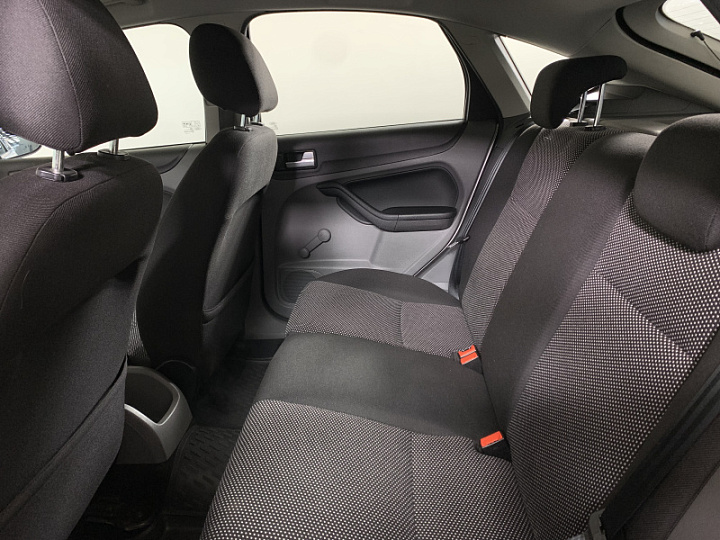 Ford Focus 1.6, 2010 года, Автоматическая, Серебристый