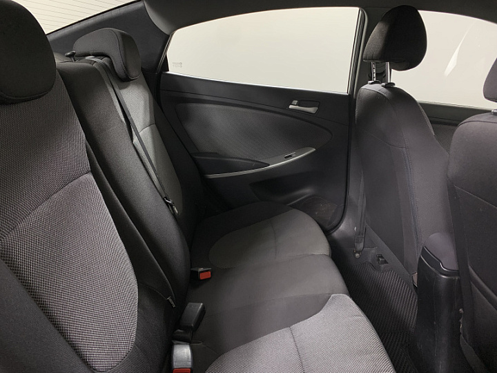 HYUNDAI Solaris 1.4, 2012 года, Механика, Серебристый