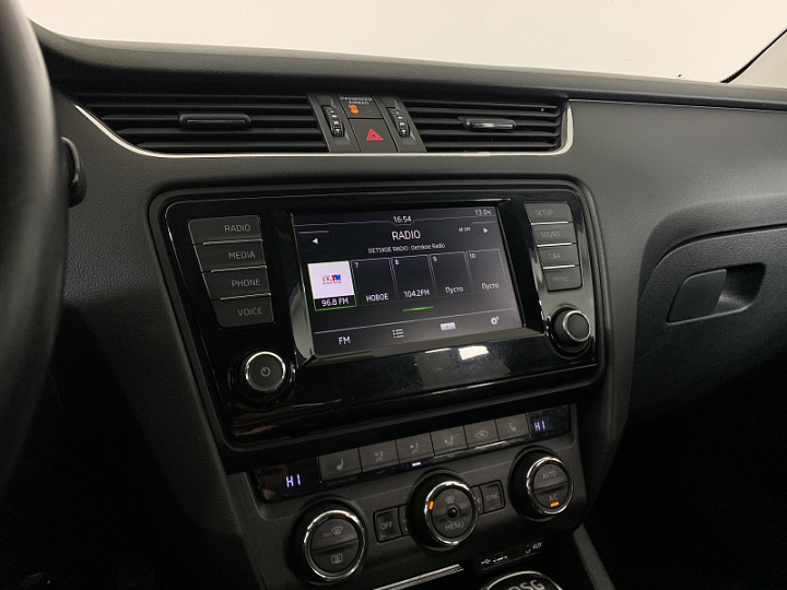 SKODA Octavia 1.8, 2015 года, Робот, БЕЛЫЙ