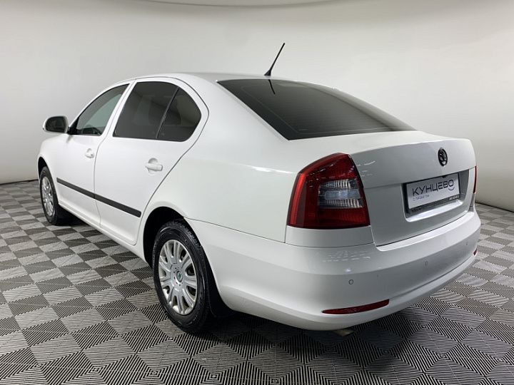 SKODA Octavia 1.6, 2012 года, Механика, БЕЛЫЙ