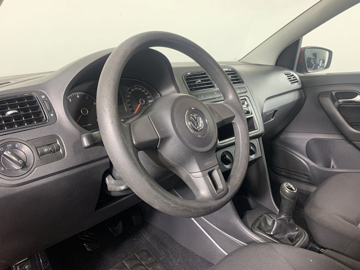 VOLKSWAGEN Polo 1.6, 2011 года, Механика, ВИШНЕВО-КРАСНЫЙ