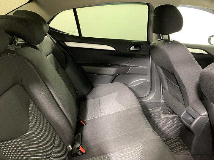 CITROEN C4 1.6, 2015 года, Механика, Серебристый