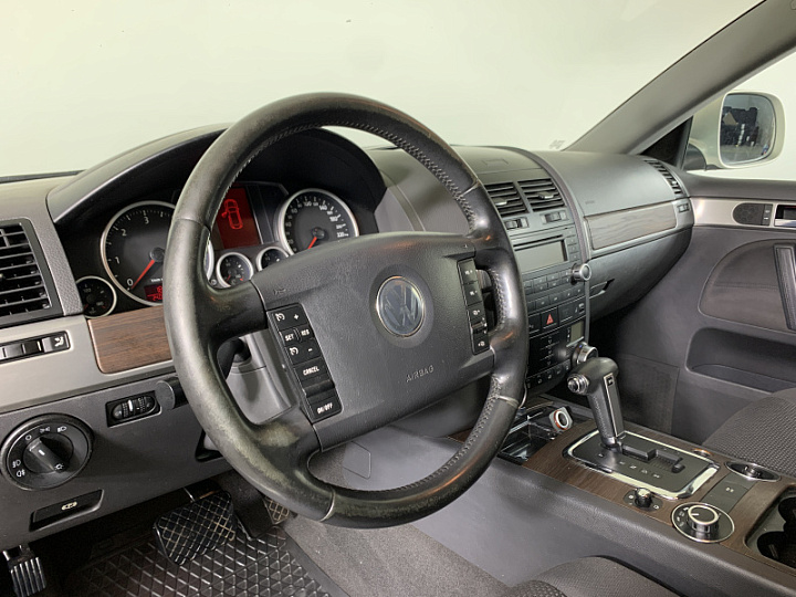 VOLKSWAGEN Touareg 2.5, 2007 года, Автоматическая, Серебристо-желтый