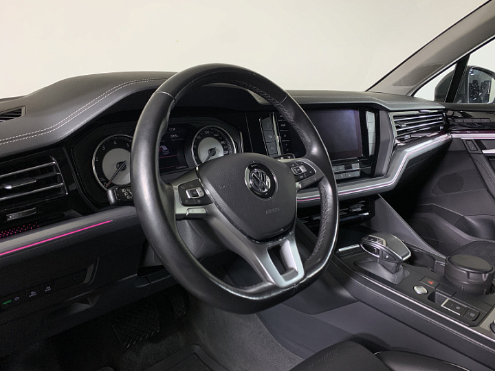 VOLKSWAGEN Touareg 2, 2019 года, Автоматическая, СЕРЫЙ