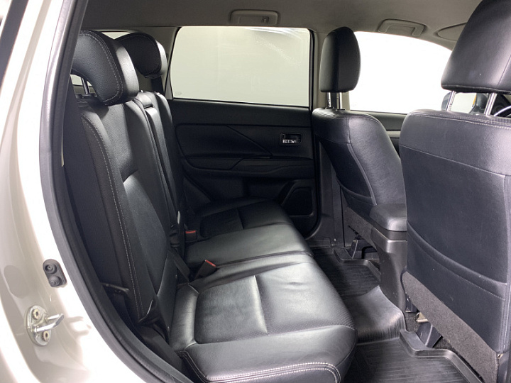 Mitsubishi Outlander 2.4, 2014 года, Вариатор, Белый