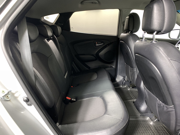 Hyundai ix35 2, 2014 года, Автоматическая, Серебристый