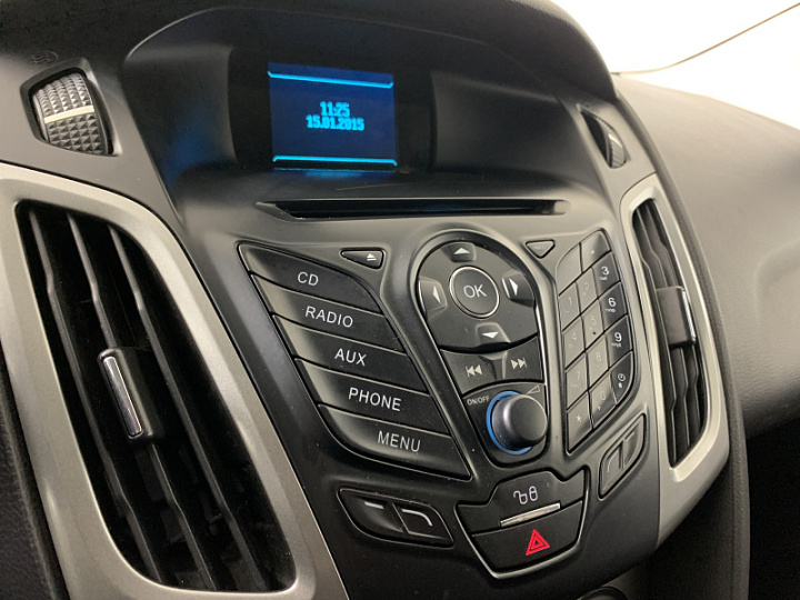 FORD Focus 1.6, 2014 года, Механика, Серебристый