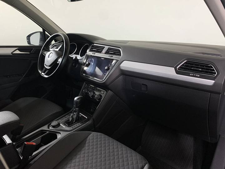 Volkswagen Tiguan 1.4, 2018 года, Робот, ЧЕРНЫЙ