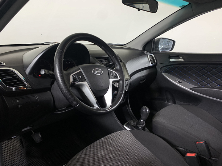 Hyundai Solaris 1.4, 2013 года, Механика, Серый