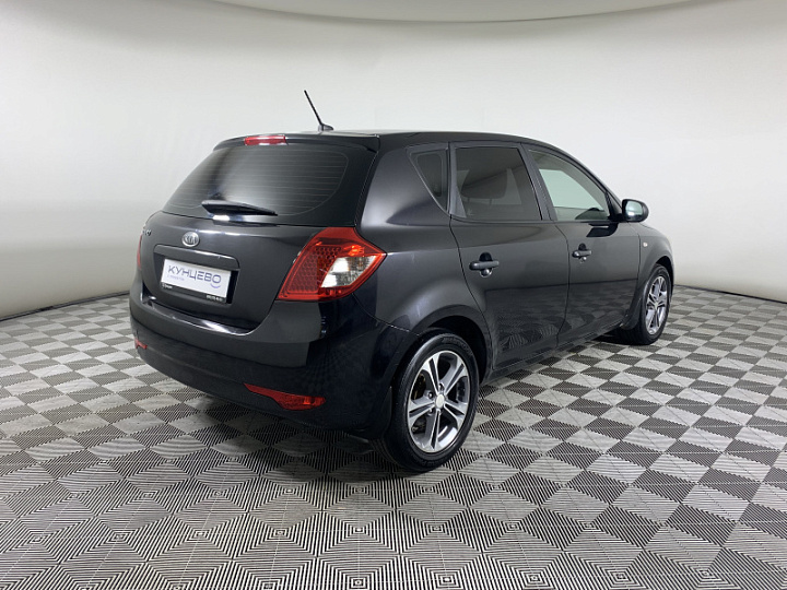 KIA Ceed 1.4, 2011 года, Механика, Черный перламутр