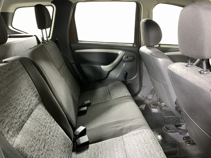 Renault Duster 1.6, 2013 года, Механика, Коричневый