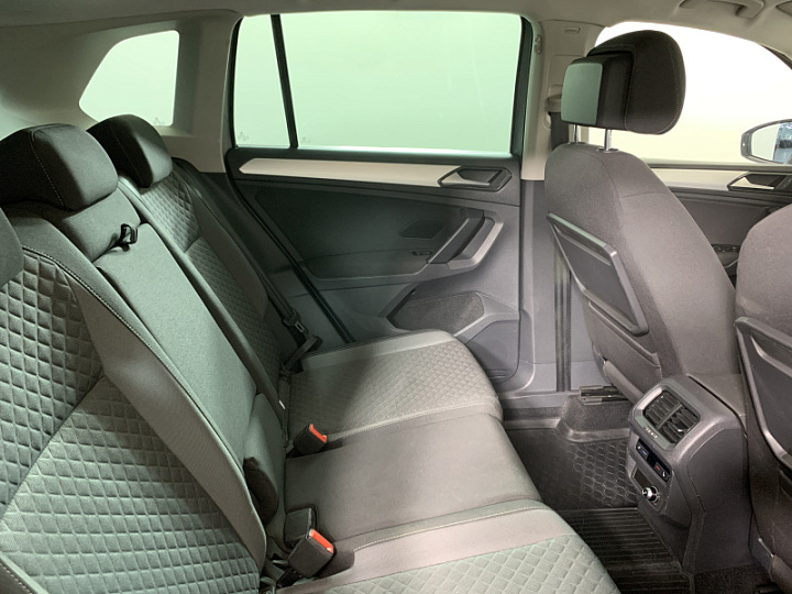 VOLKSWAGEN Tiguan 1.4, 2017 года, Робот, Серебристый