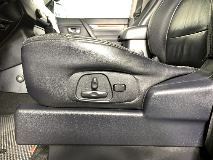 MITSUBISHI Pajero 3.2, 2008 года, Автоматическая, ЧЕРНЫЙ