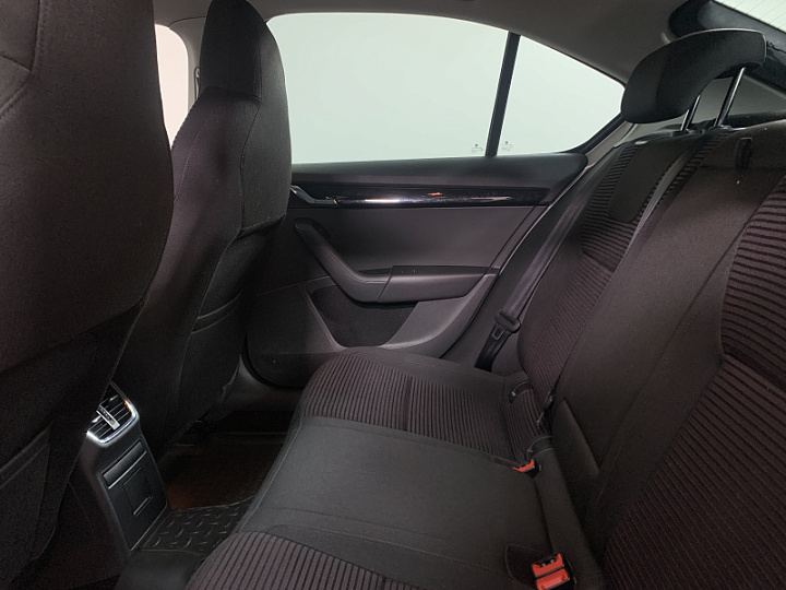 SKODA Octavia 1.4, 2015 года, Робот, Серебристый