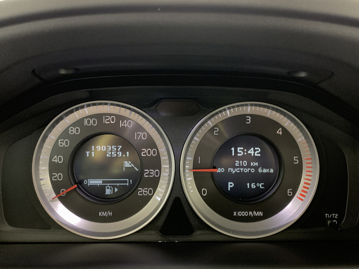 VOLVO XC60 2.4, 2012 года, Автоматическая, БЕЛЫЙ