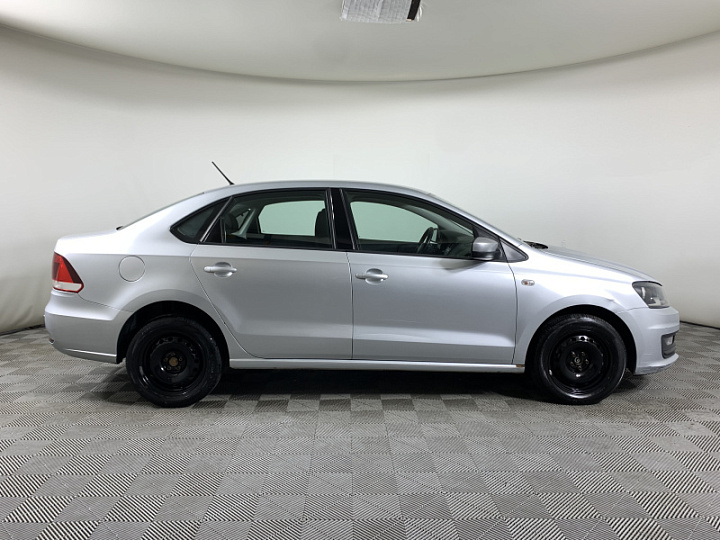 Volkswagen Polo 1.6, 2015 года, Механика, Серебристый