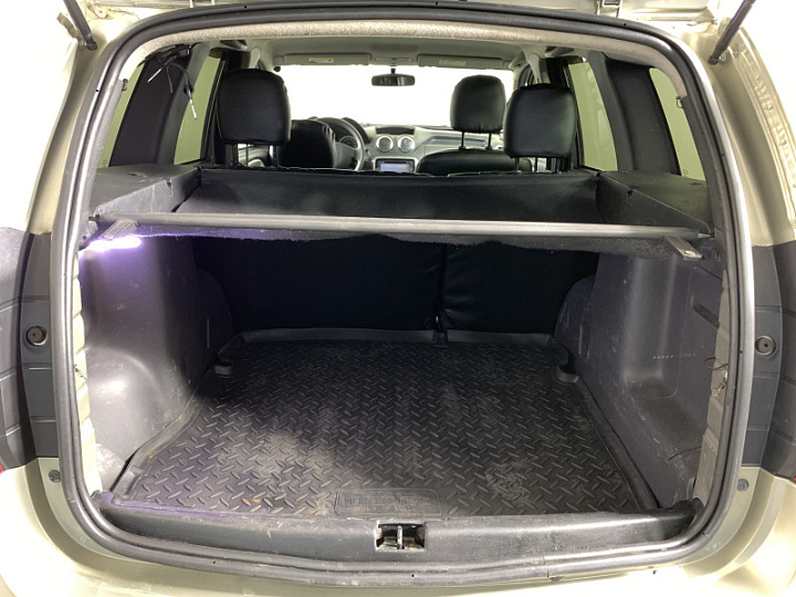 Renault Duster 1.6, 2014 года, Механика, Бежевый