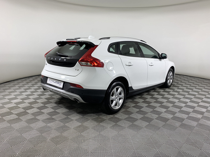 VOLVO V40 Cross Country 1.5, 2017 года, Автоматическая, БЕЛЫЙ