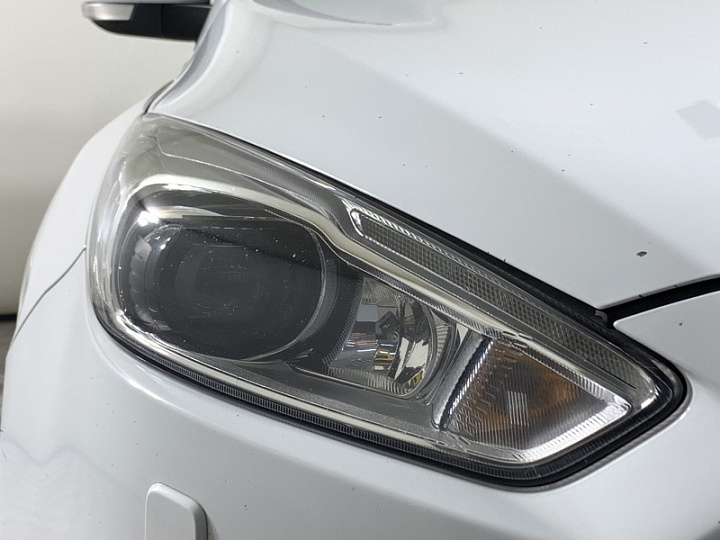 Ford Focus 1.6, 2018 года, Робот, Белый