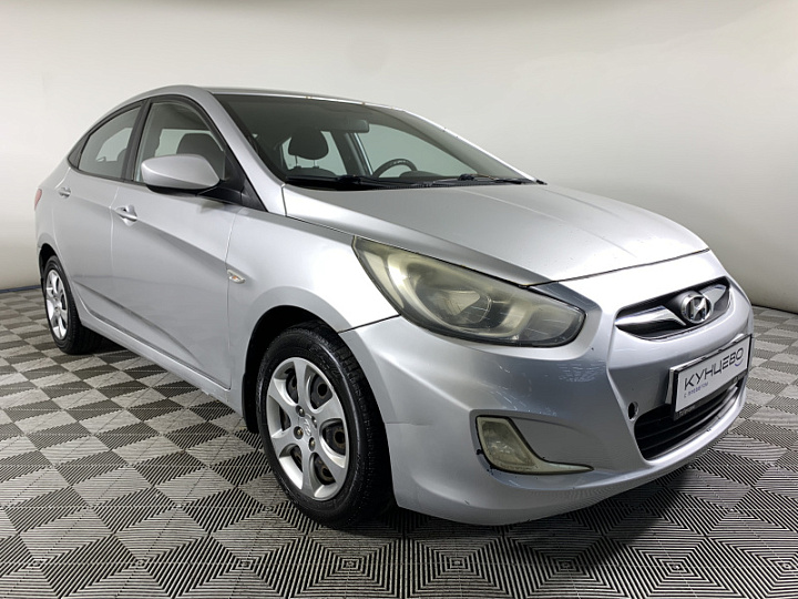 HYUNDAI Solaris 1.4, 2012 года, Механика, Серебристый